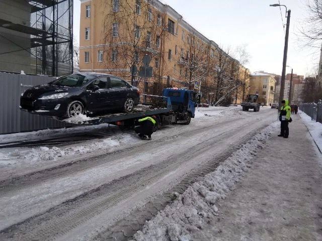 Как показал себя запрет на остановку у метро в Петербурге?