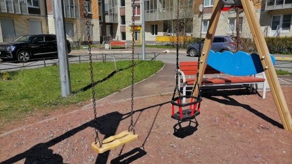 Мальчику оторвало палец на детской площадке в Парголово