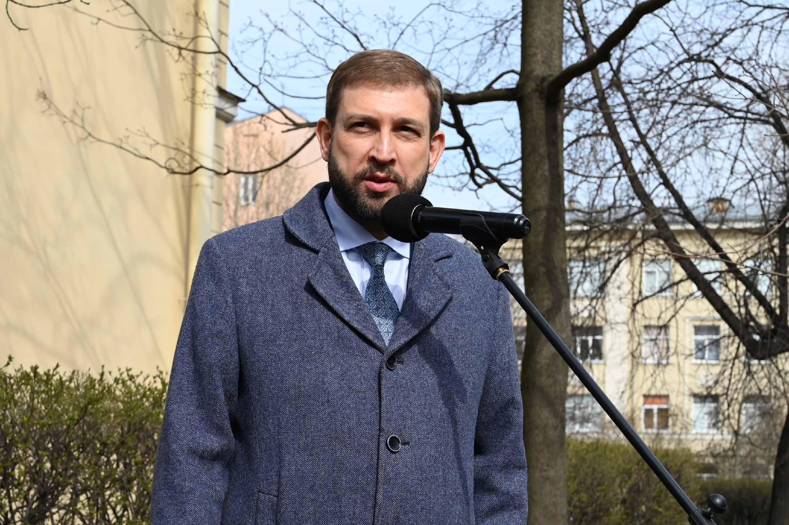 На Петроградской стороне заложили камень в честь академика Лихачева