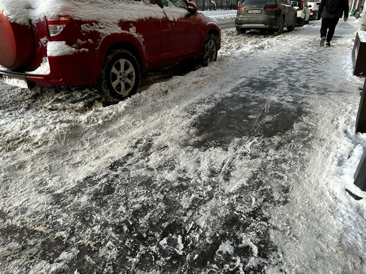 Петербуржец поскользнулся на Серебристом бульваре и умер спустя четыре дня