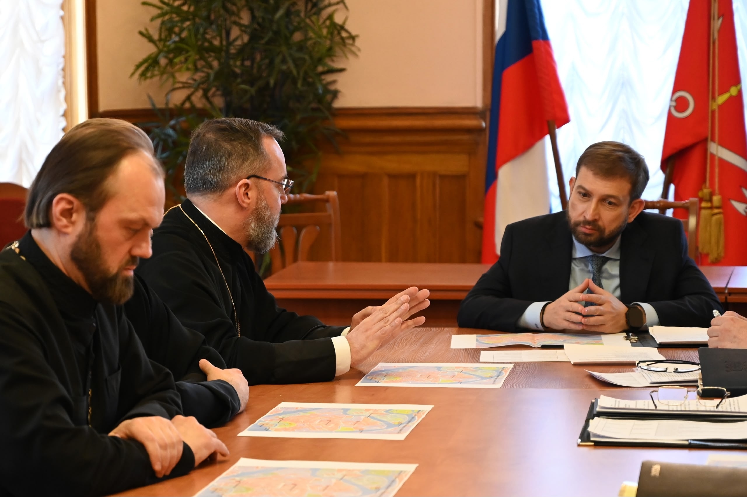 Полиция и спасатели обеспечат безопасность на Пасху в Петроградском районе