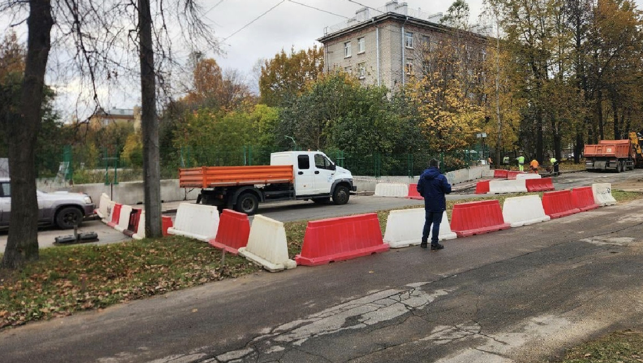 СК и прокуратура проводят проверки из-за просадки асфальта на Харченко