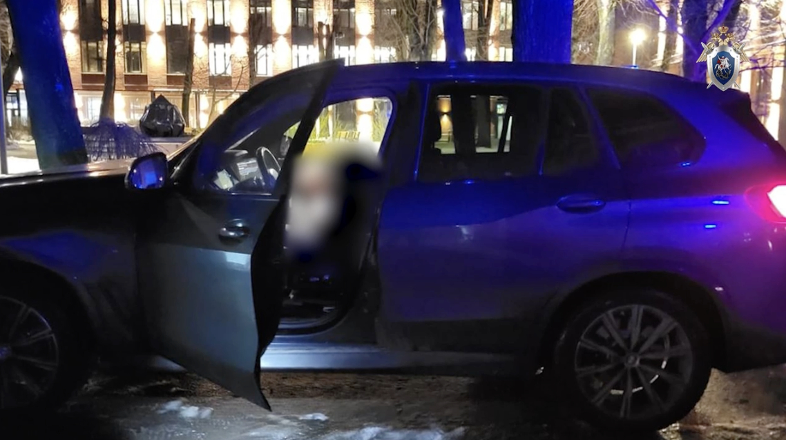 Стрелявшего в бывшую возлюбленную на Кронверкском нашли мертвым в салоне машины