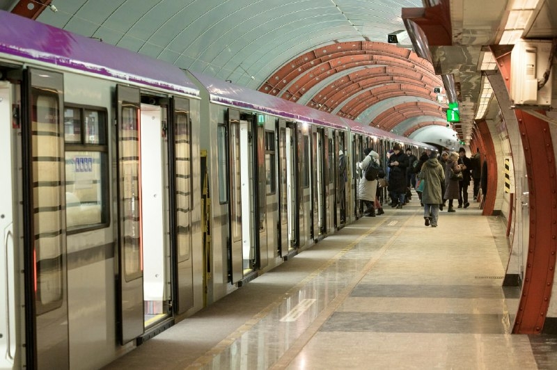 В метро Петербурга появился усовершенствованный фиолетовый «Балтиец»