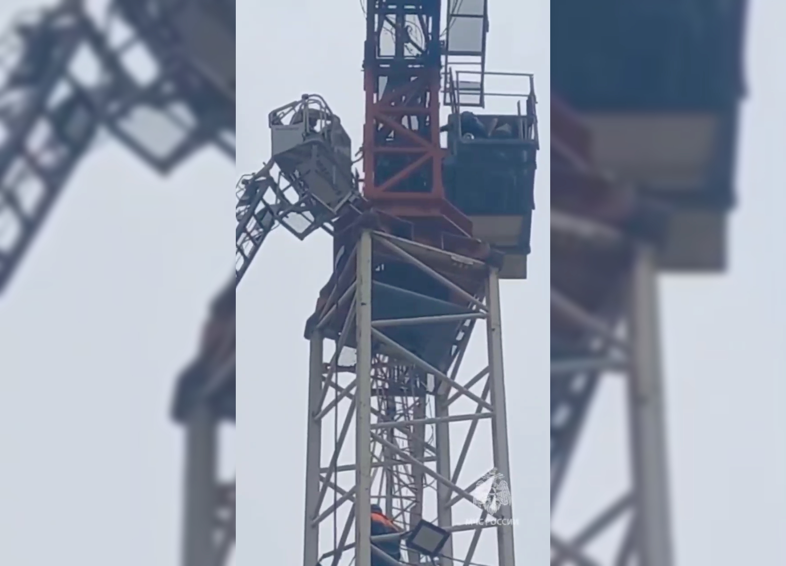 В Петербурге крановщицу с плохим самочувствием достали с высоты 50 метров