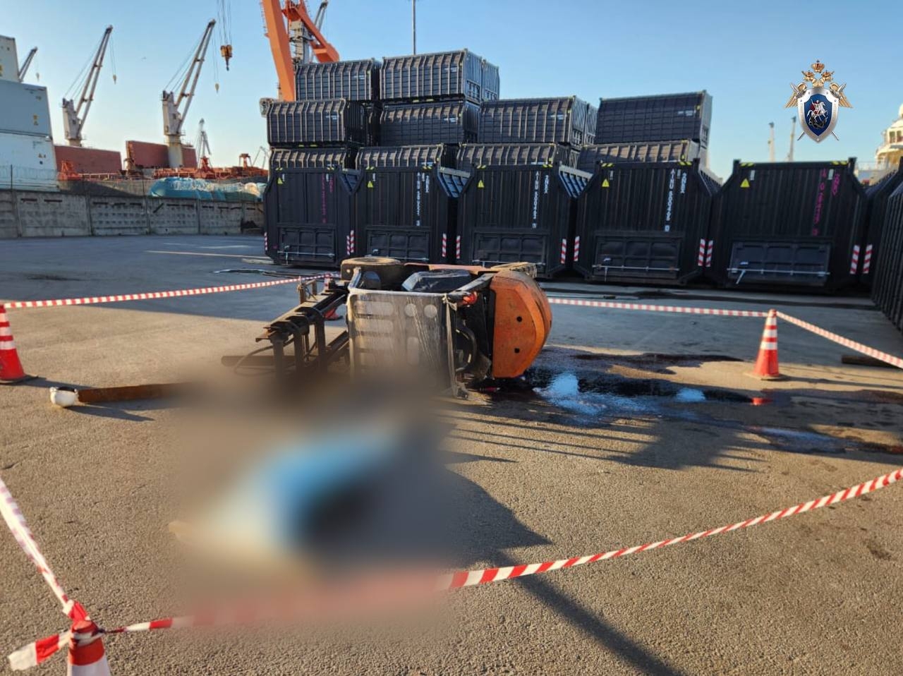 В Петербурге возбудили уголовное дело после смерти рабочего под погрузчиком