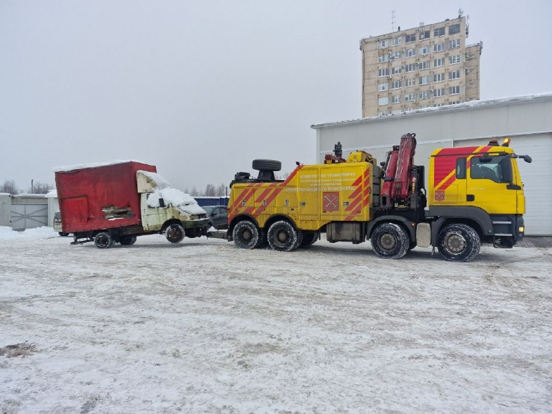 В Петербурге за 2025 год эвакуировали больше 1,3 тысяч брошенных автомобилей