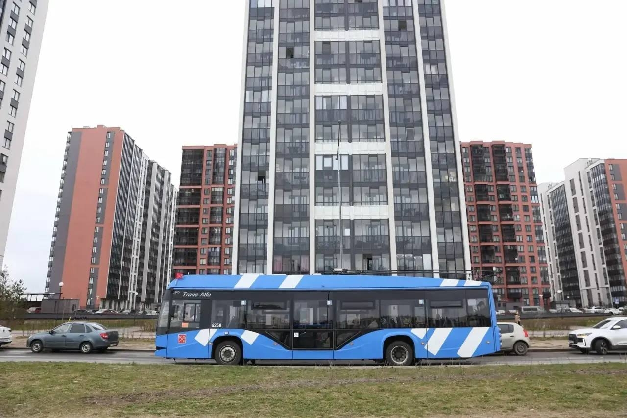 В Приморском и Московском районах Петербурга обновили маршруты наземного транспорта