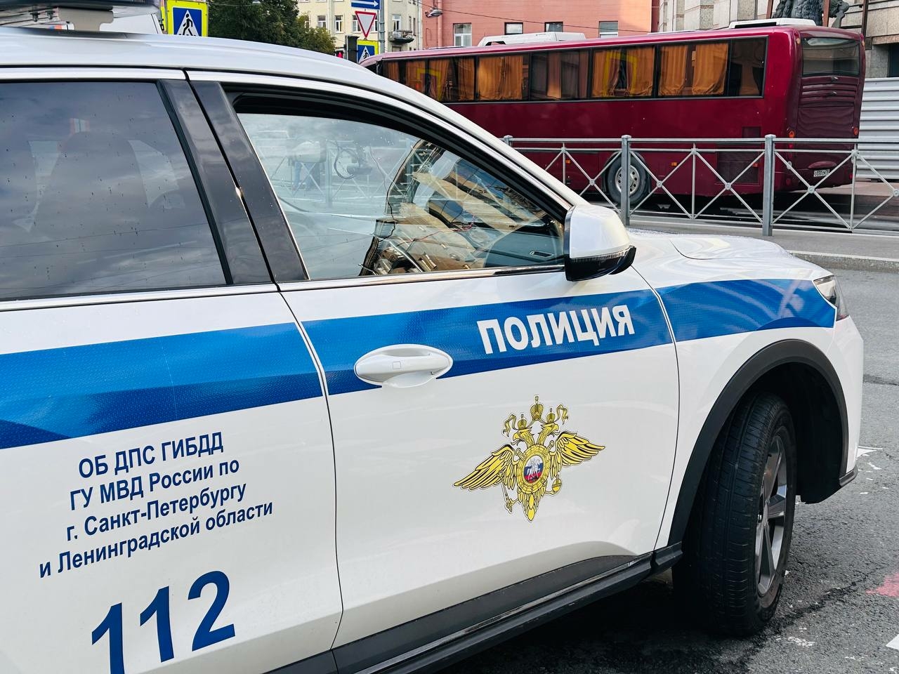 Юный курьер оказался в больнице после нападения школьника и 18-летнего дебошира на Искровском